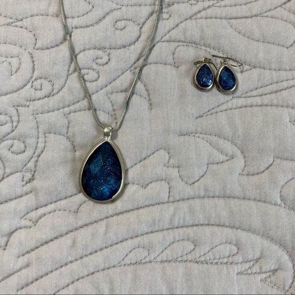 Blue necklace and earring pendant set. Costume jewelry. - Picture 4 of 4
